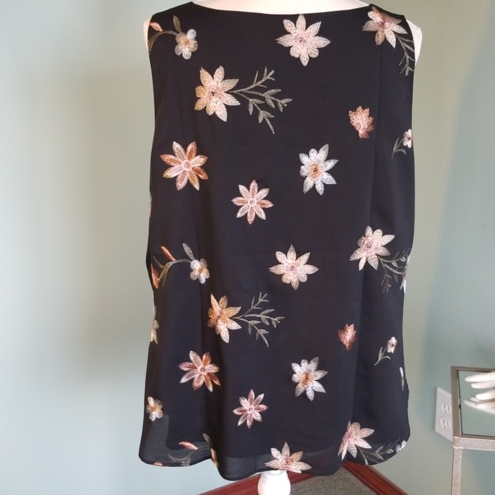 Chico's Flower Tank - Picture 4 of 8